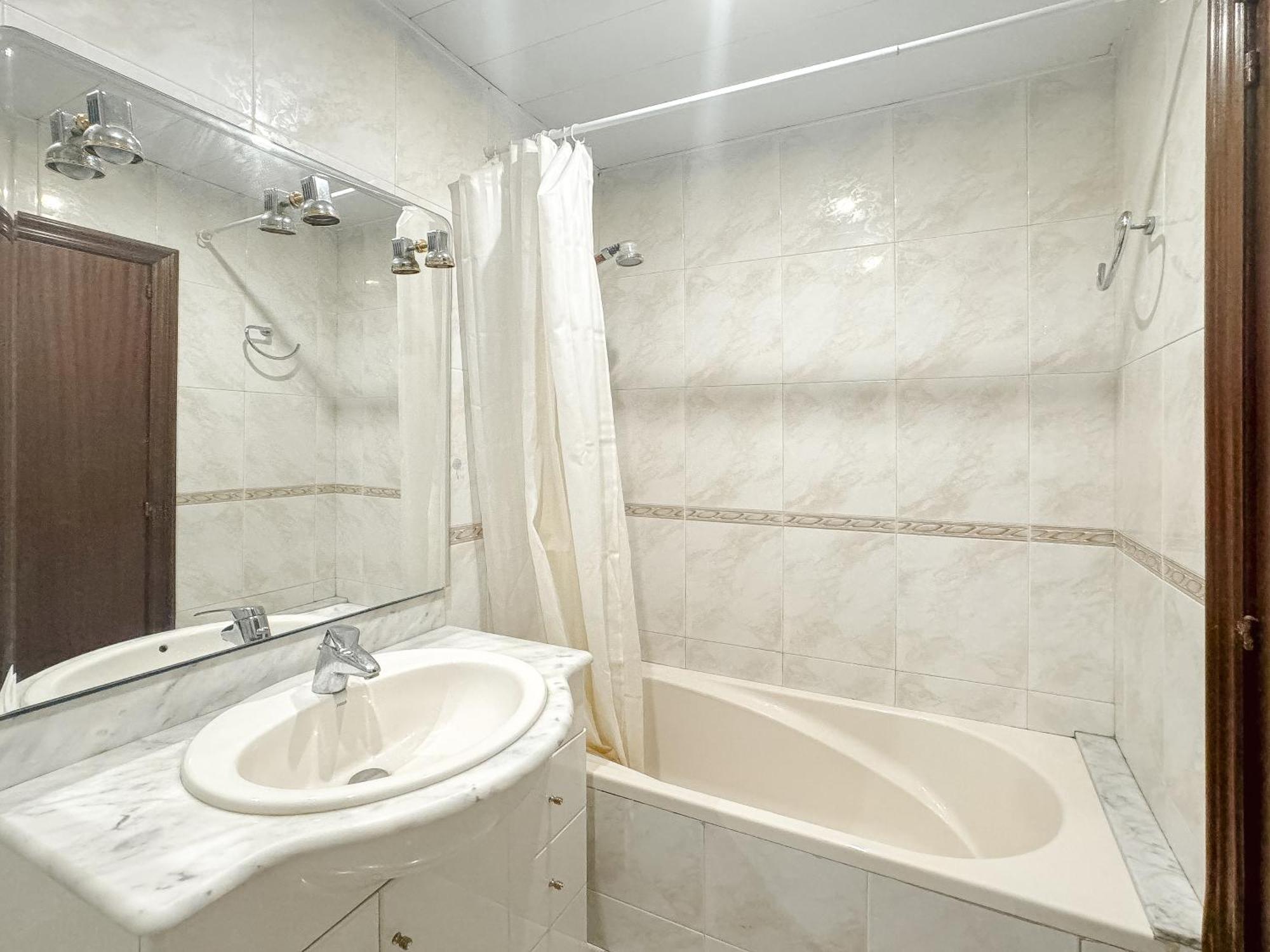 Charming Rooms In Shared Apartment Near Camp Nou Барселона Екстер'єр фото