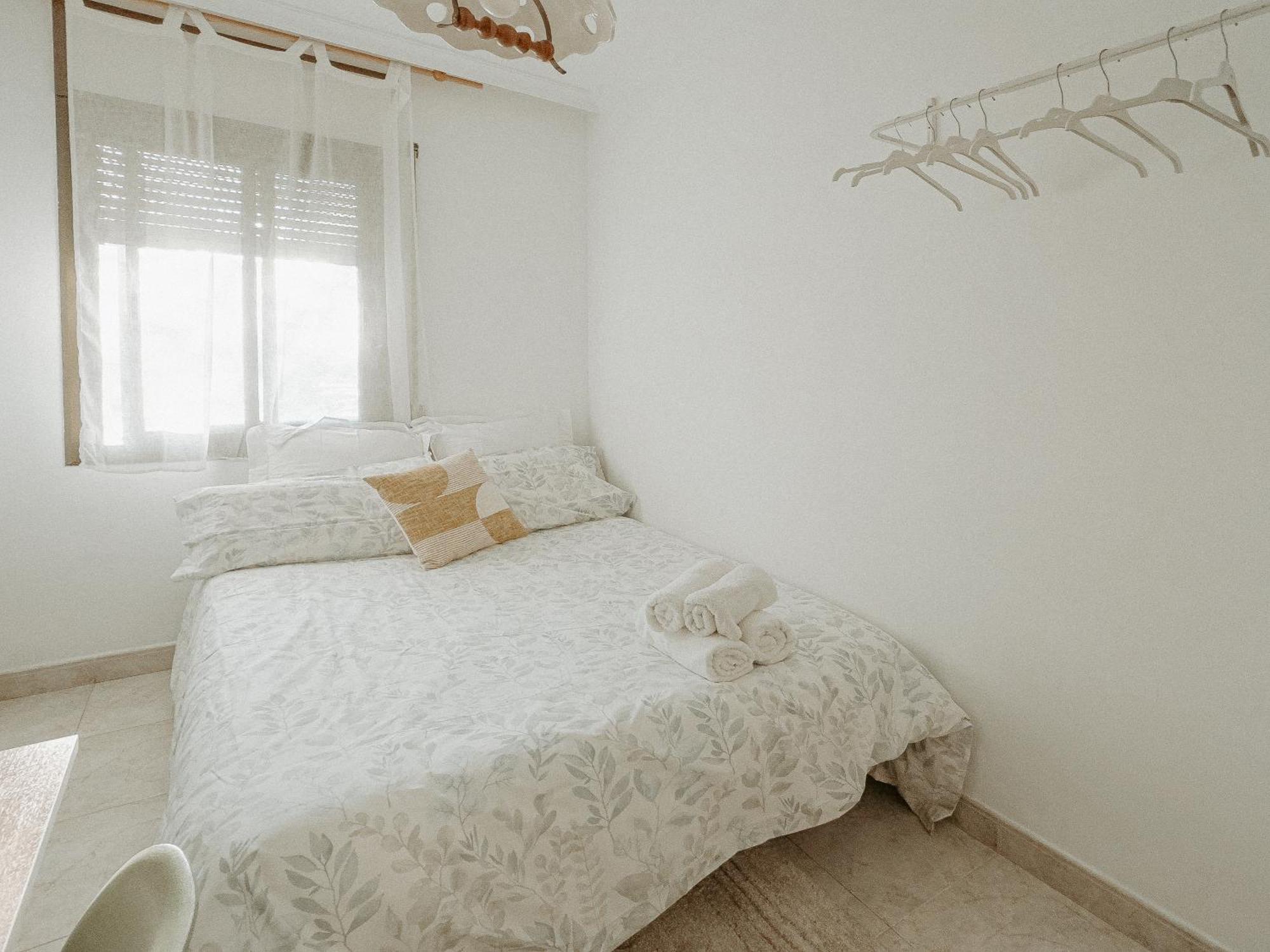 Charming Rooms In Shared Apartment Near Camp Nou Барселона Номер фото