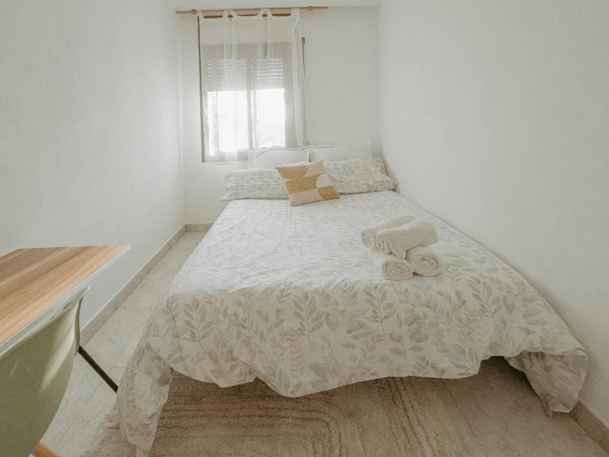 Charming Rooms In Shared Apartment Near Camp Nou Барселона Номер фото