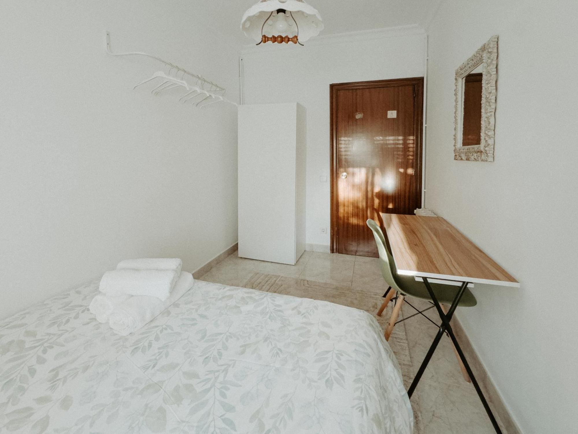 Charming Rooms In Shared Apartment Near Camp Nou Барселона Номер фото